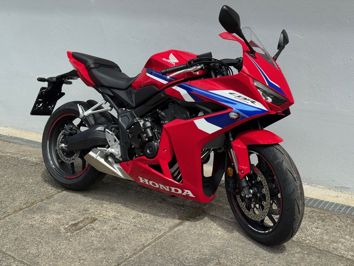 Honda CBR650R E-Clutch